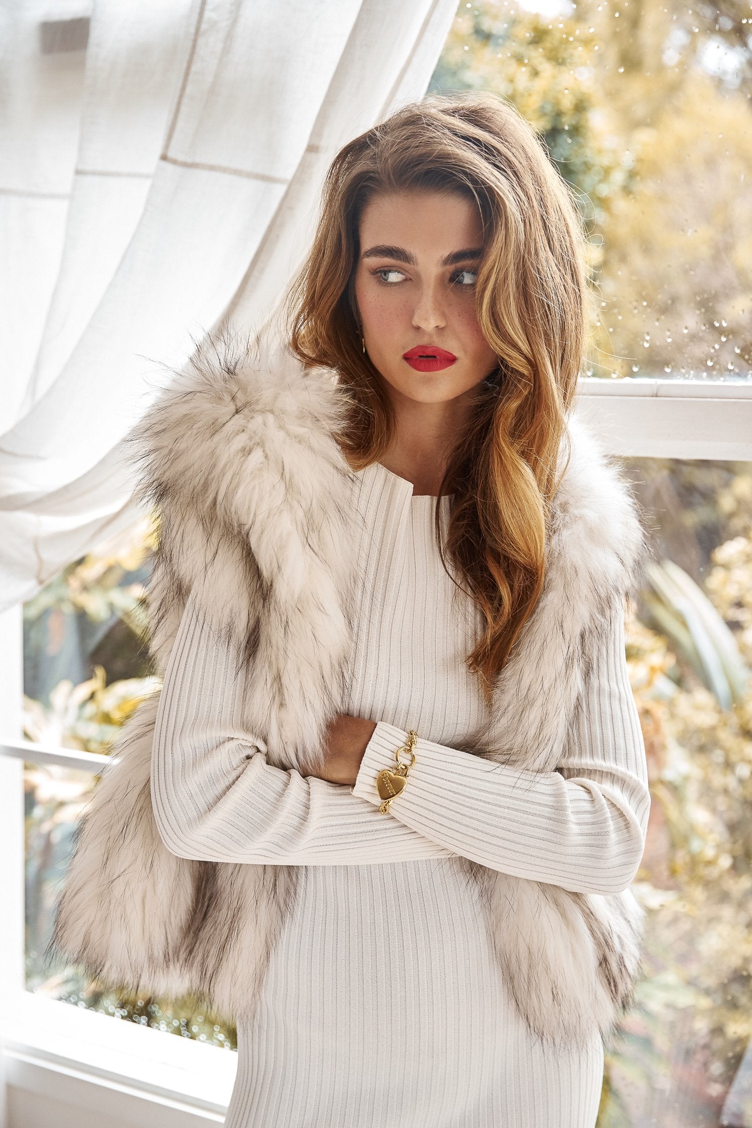 Alba Hooded Fur Vest in Snow with Flecks - Mode & Affaire