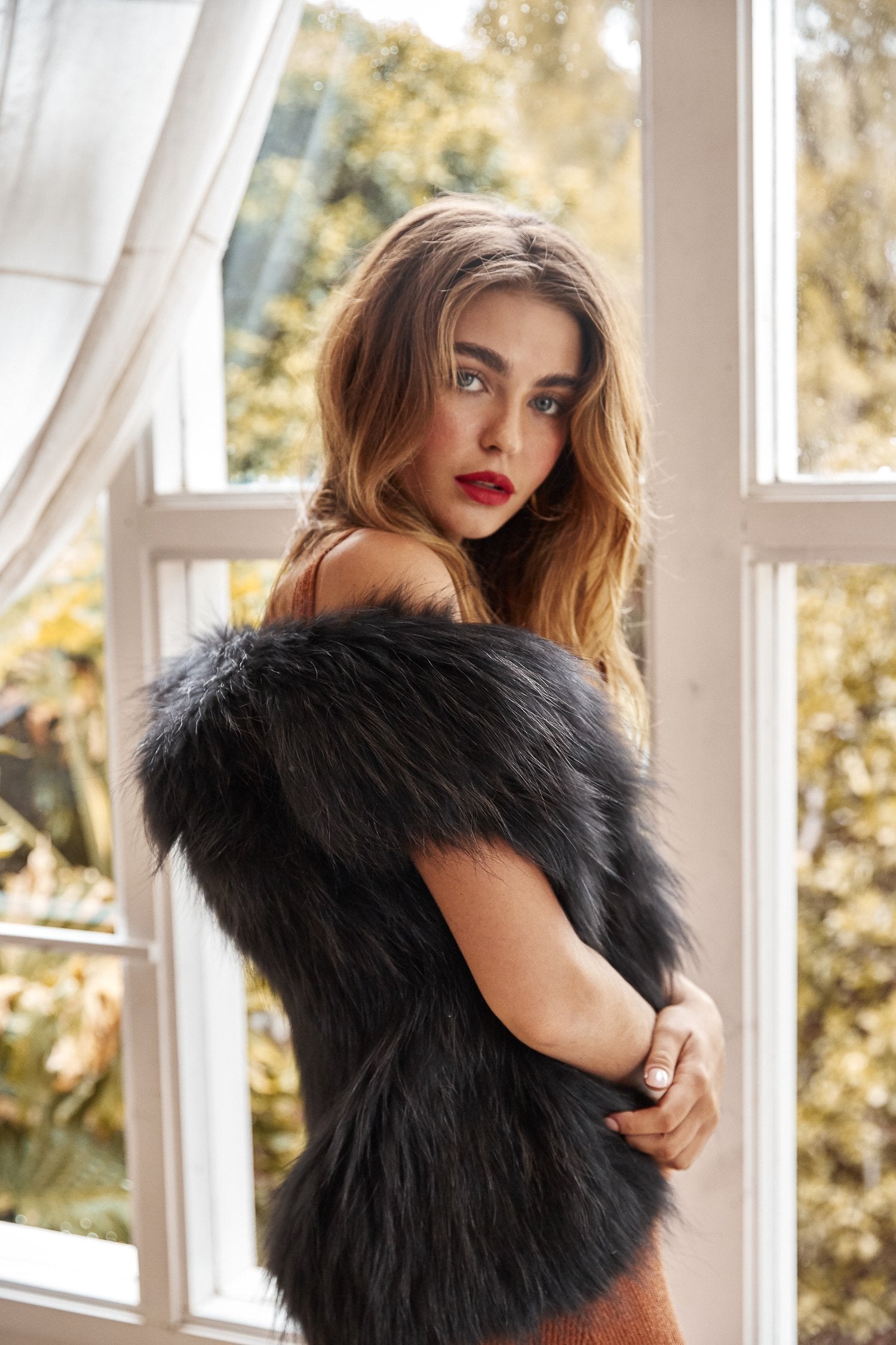 Sylvie Cropped Fur Vest in Onyx - Mode & Affaire