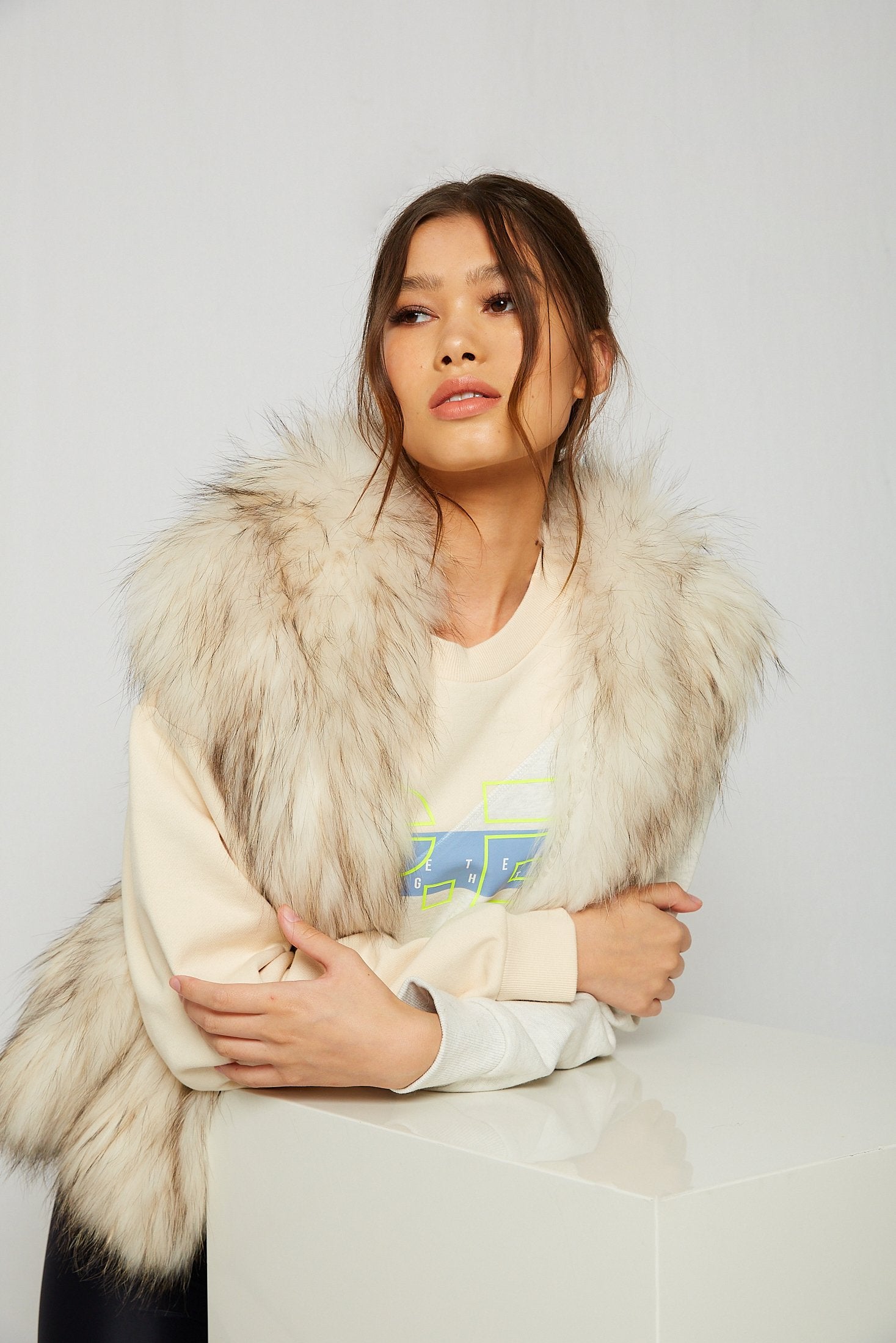 Alba Hooded Fur Vest in Snow with Flecks - Mode & Affaire