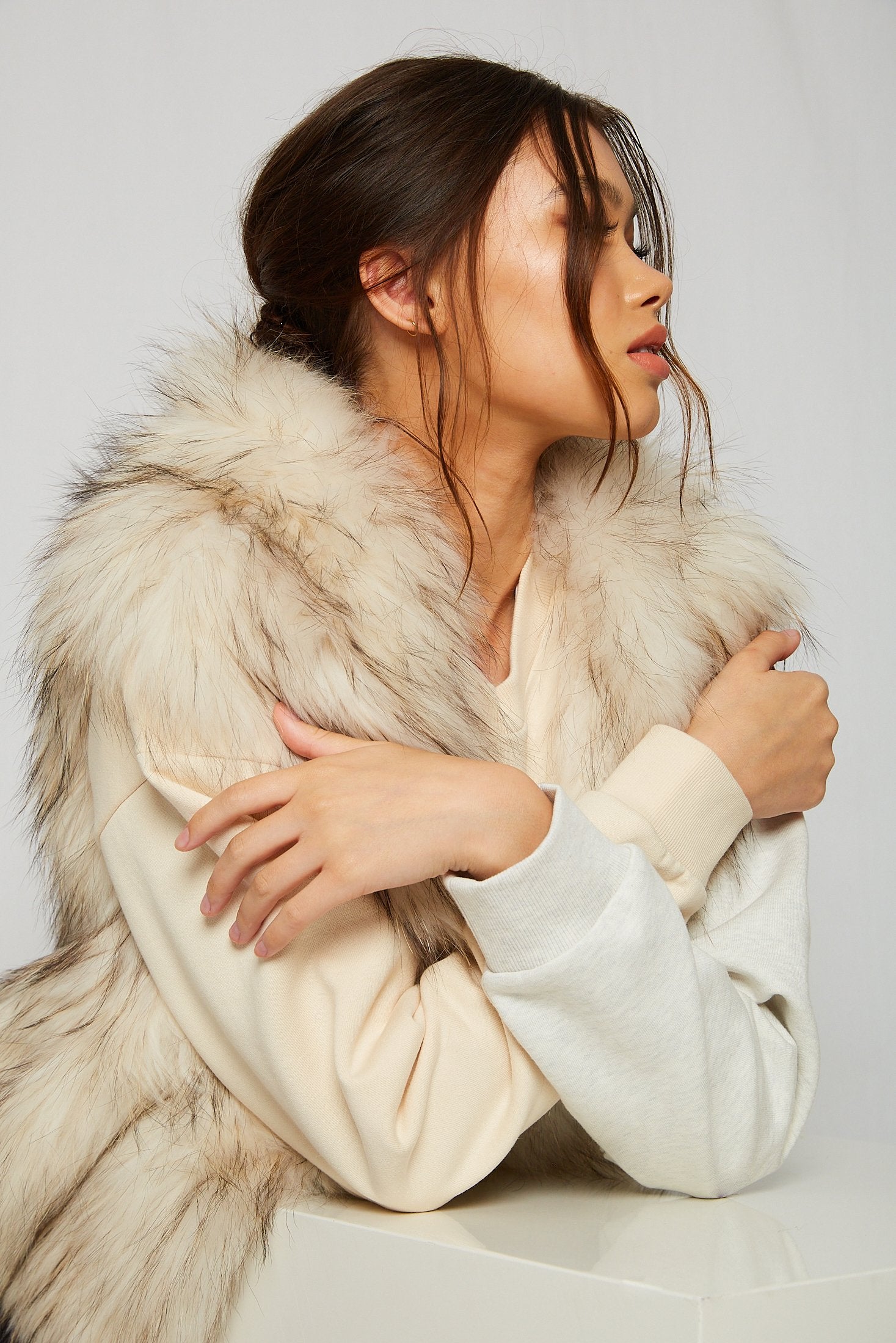 Alba Hooded Fur Vest in Snow with Flecks - Mode & Affaire