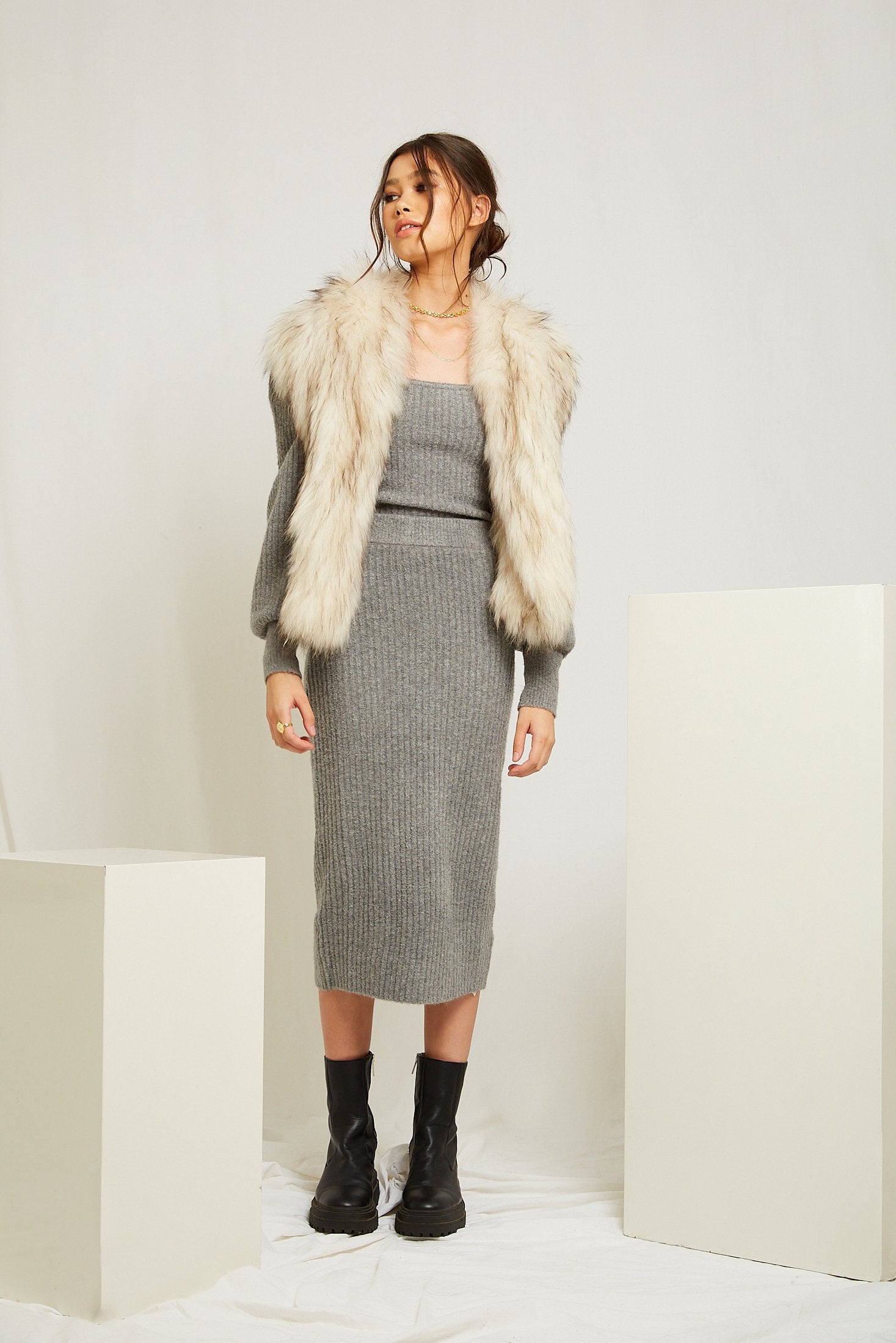 Alba Hooded Fur Vest in Snow with Flecks - Mode & Affaire