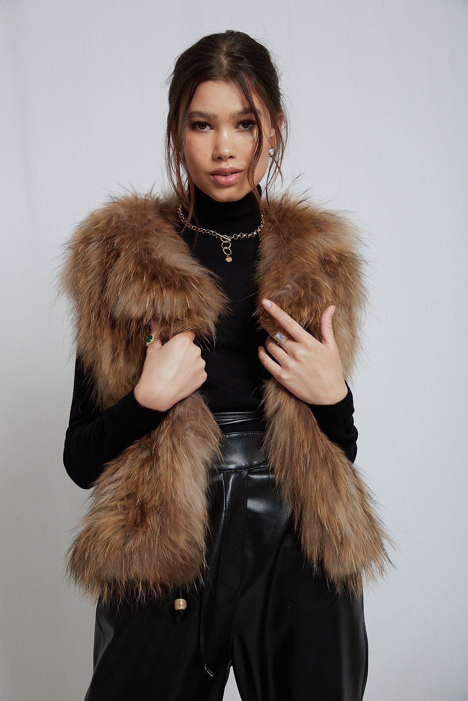 Sylvie Cropped Fur Vest in Natural - Mode & Affaire