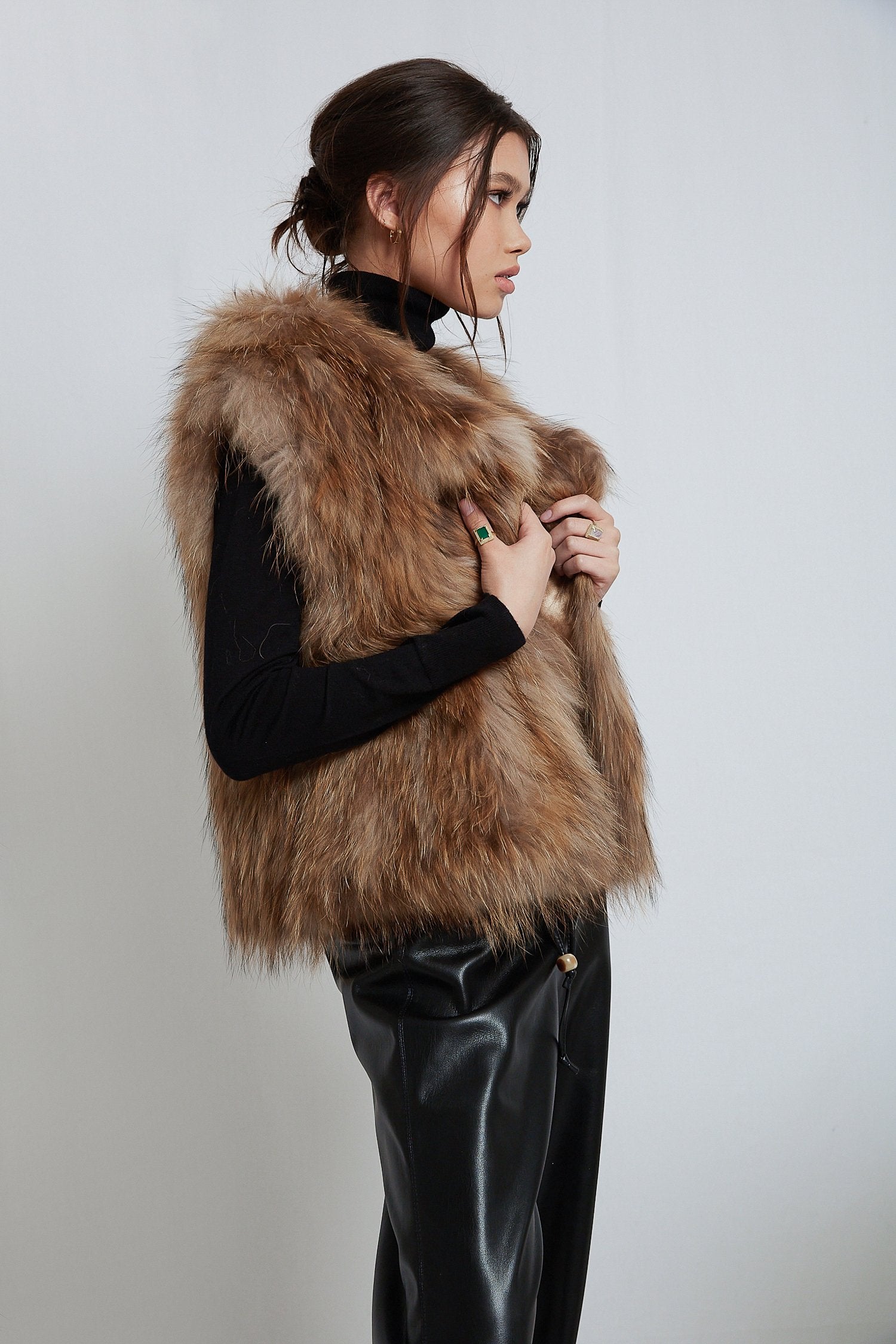 Sylvie Cropped Fur Vest in Natural - Mode & Affaire