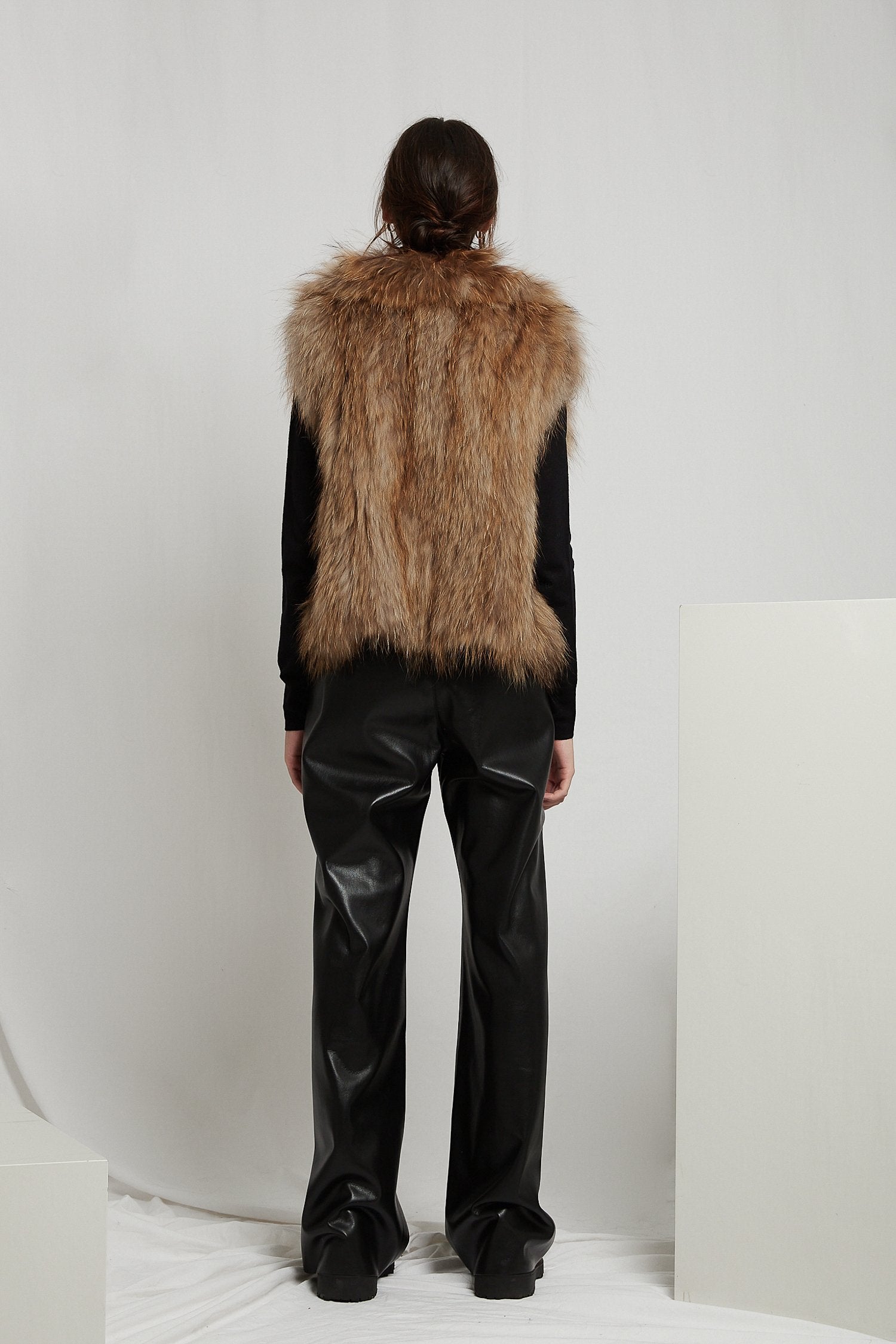 Sylvie Cropped Fur Vest in Natural - Mode & Affaire
