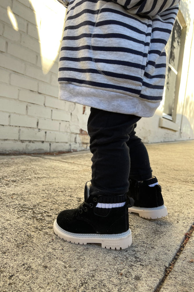 Kids Desert Boots in Black - Mode & Affaire