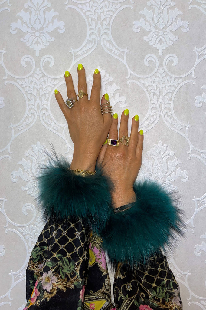 Mademoiselle Fur Cuffs Emerald - Mode & Affaire