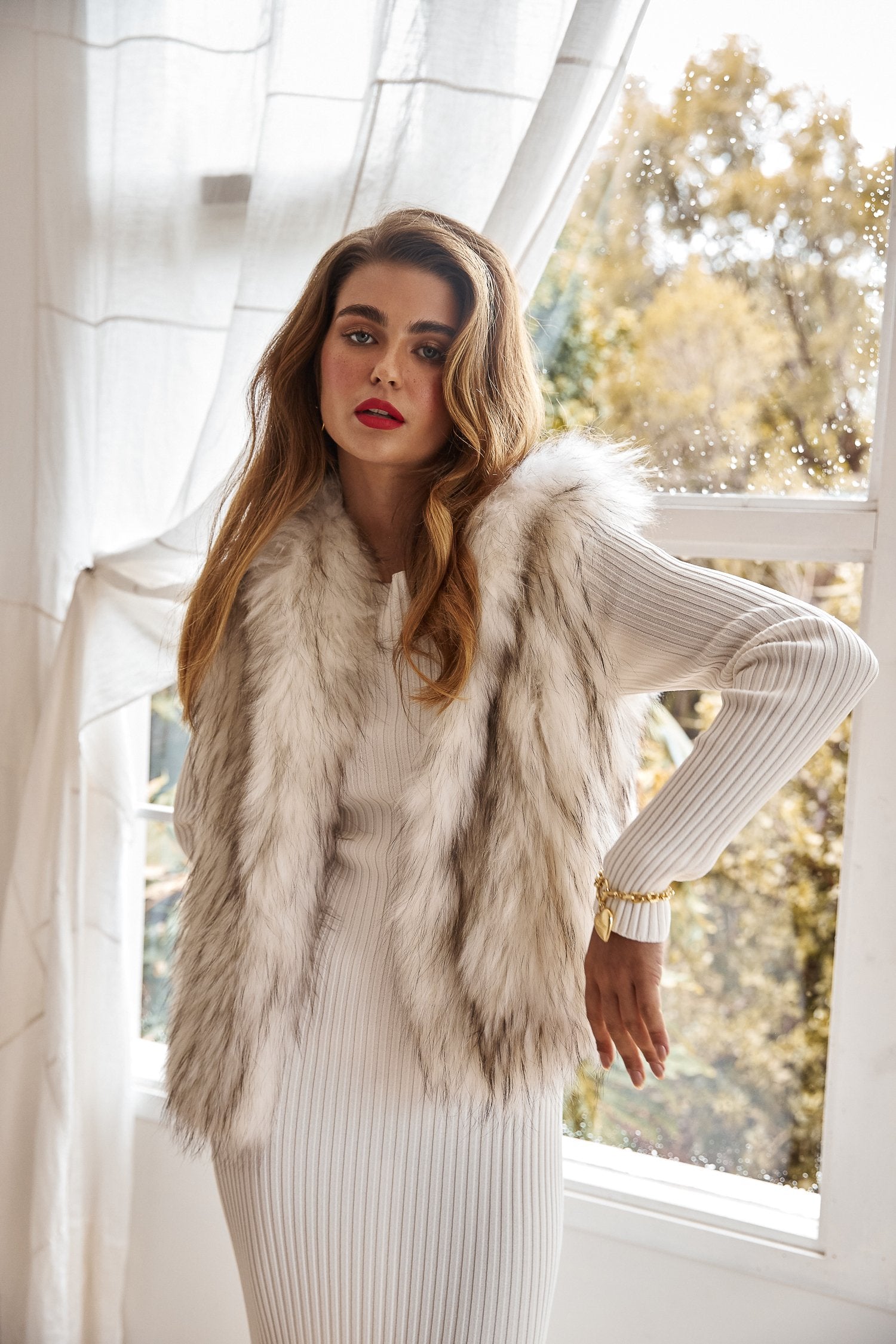 Alba Hooded Fur Vest in Snow with Flecks - Mode & Affaire