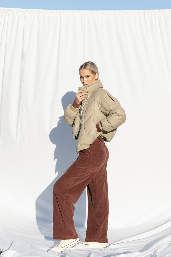 Berlin Leather Puffer in Sand - Mode & Affaire