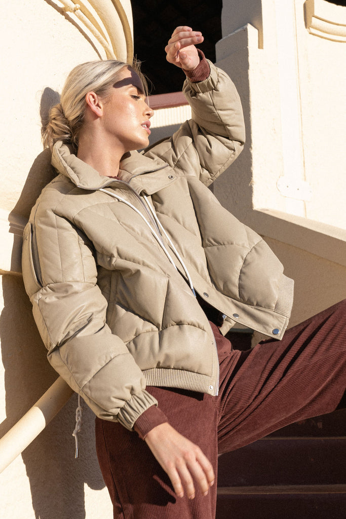Berlin Leather Puffer in Sand - Mode & Affaire